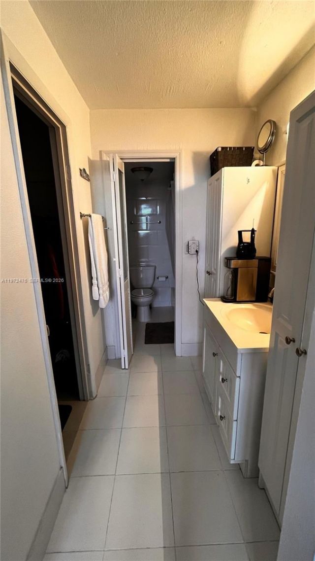 1990 Marseille Dr, Unit 407, Miami Beach, FL 33141 Photo