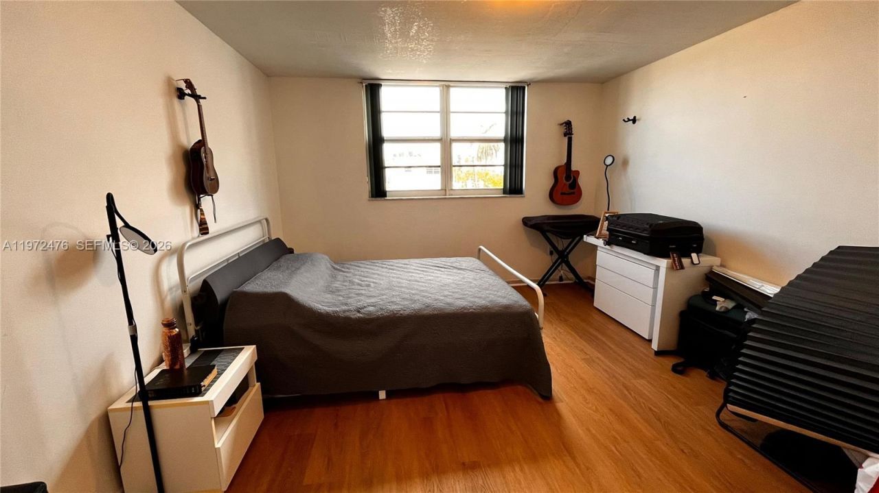 1990 Marseille Dr, Unit 407, Miami Beach, FL 33141 Photo