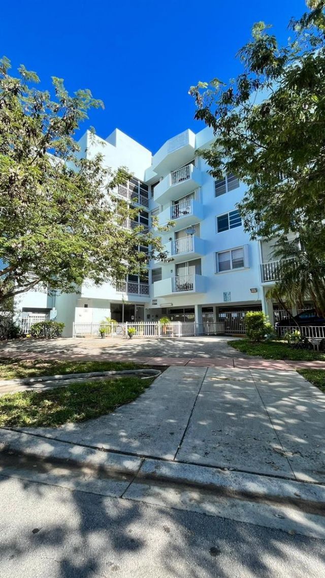 1990 Marseille Dr, Unit 407, Miami Beach, FL 33141 Photo