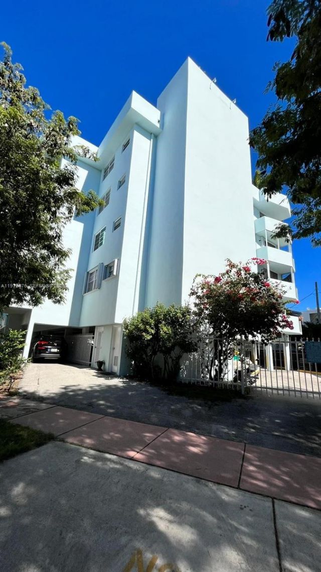 1990 Marseille Dr, Unit 407, Miami Beach, FL 33141 Photo