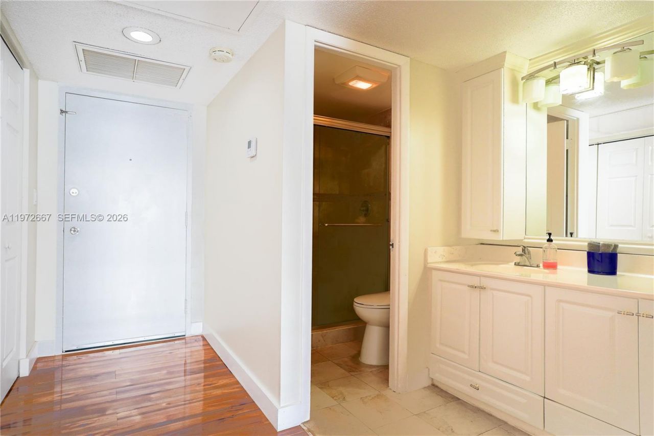 11111 Biscayne Blvd, Unit 20E, Miami, FL 33181 Photo