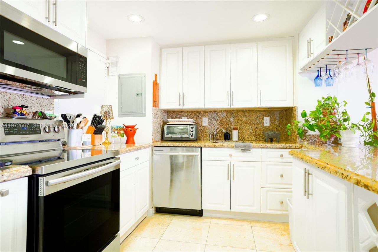 11111 Biscayne Blvd, Unit 20E, Miami, FL 33181 Photo