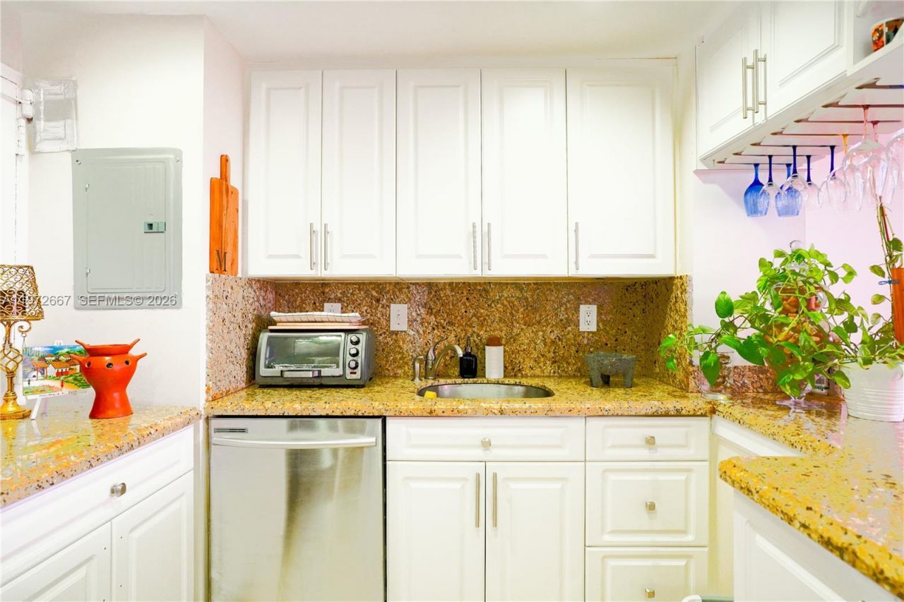 11111 Biscayne Blvd, Unit 20E, Miami, FL 33181 Photo