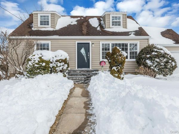 11 Barbara Drive , Farmingdale, NY 11735