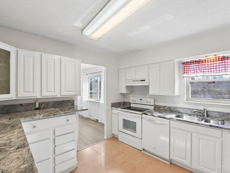 1128 Oldwick Drive, Reading, OH 45215 Photo 11