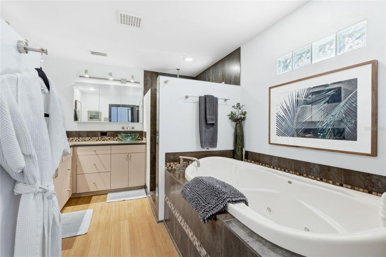 1939 High Point Drive, Sarasota, FL 34236 Photo