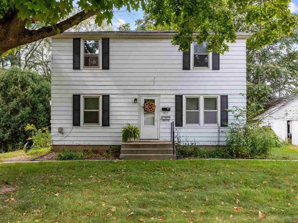 911 Rundell St, Iowa City, IA 52240