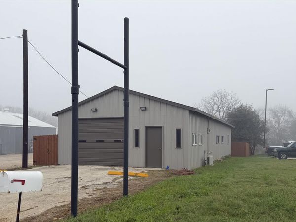 1541 E Pierce ST, Luling, TX 78648