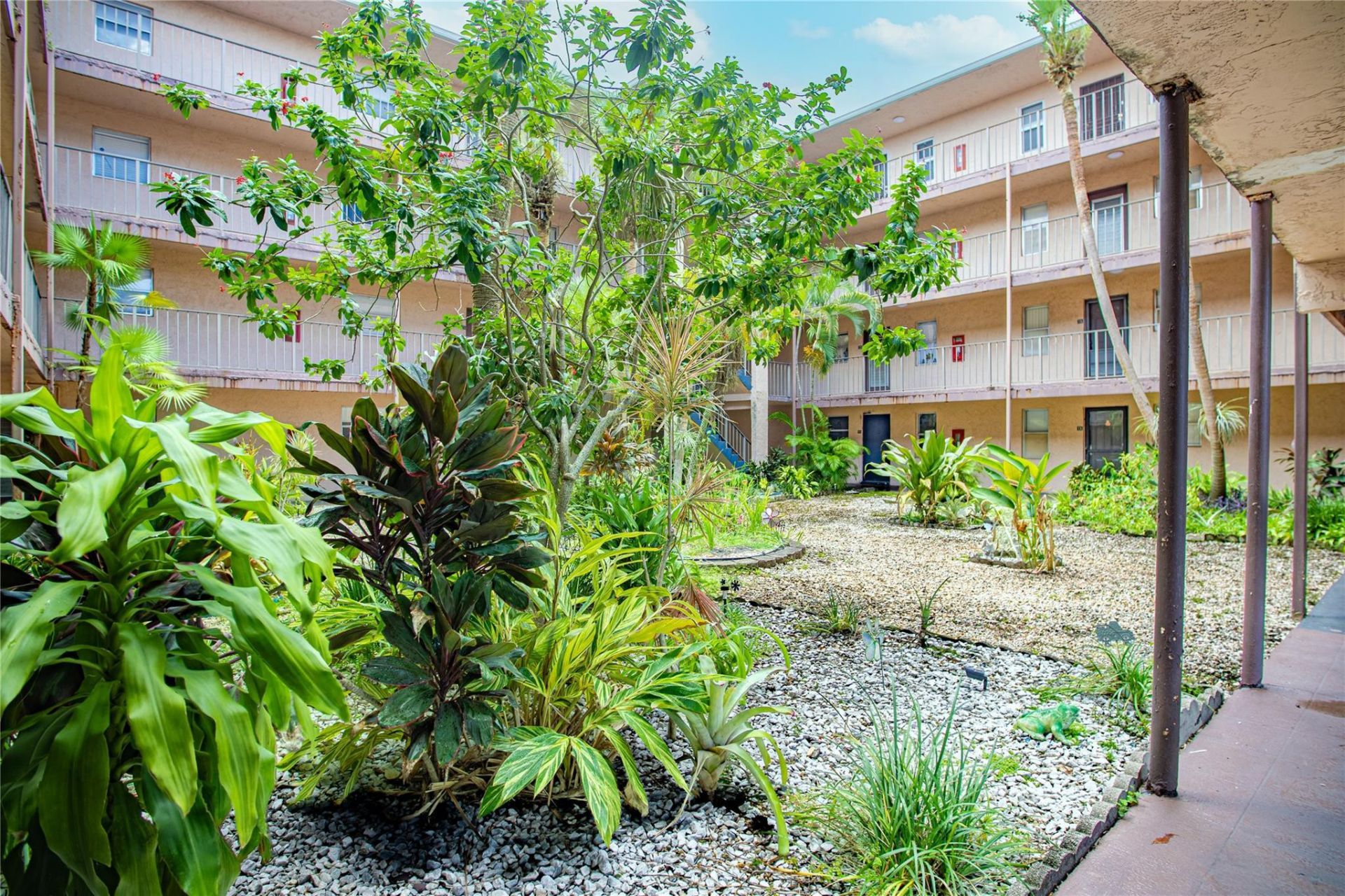 2850 Somerset Drive, Unit 307L, Lauderdale Lakes, FL 33311 Photo