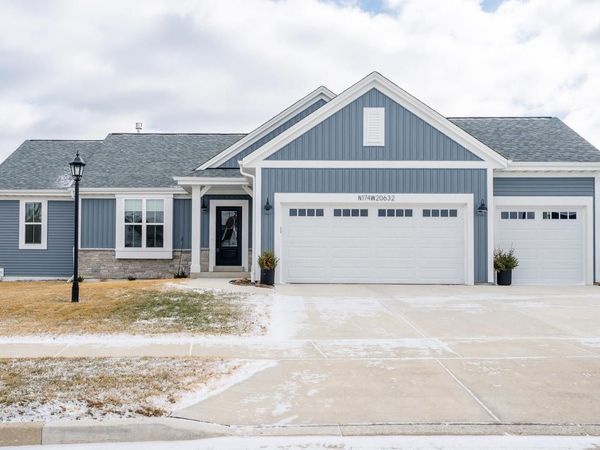 N174W20632 Laurel Springs CIRCLE, Jackson, WI 53037