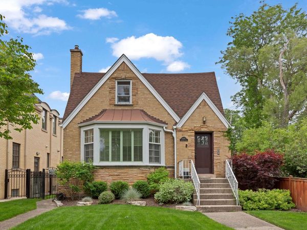 4550 W Thorndale Avenue , Chicago, IL 60646