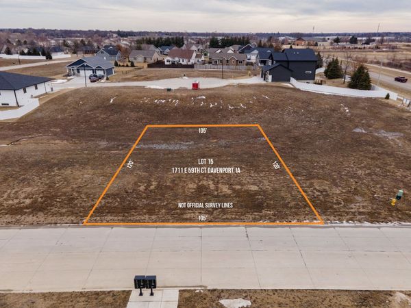 1711 E 59th Court , Davenport, IA 52807