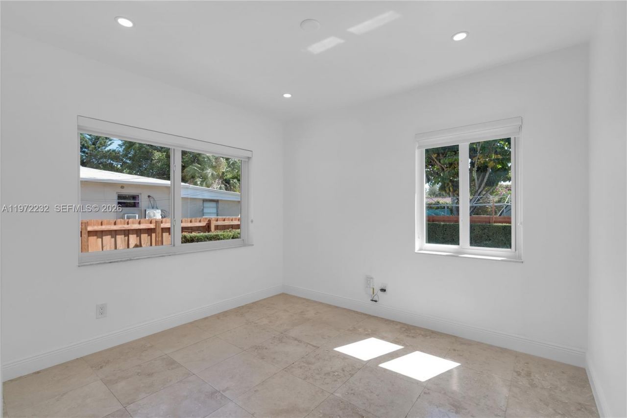 6376 SW 20th St, Unit n/a, Miami, FL 33155 Photo