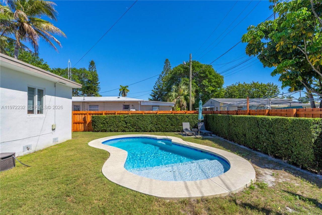 6376 SW 20th St, Unit n/a, Miami, FL 33155 Photo