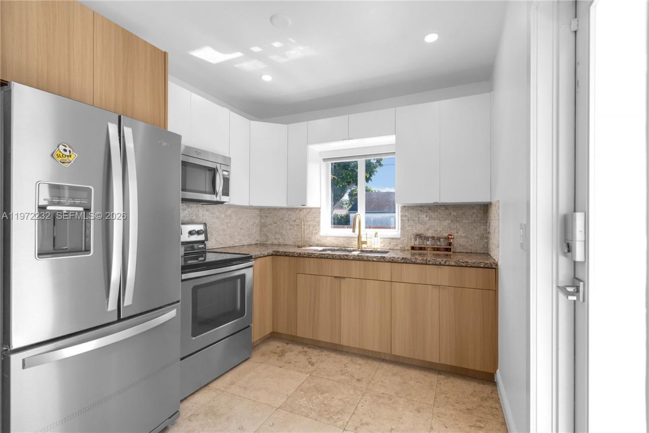 6376 SW 20th St, Unit n/a, Miami, FL 33155 Photo