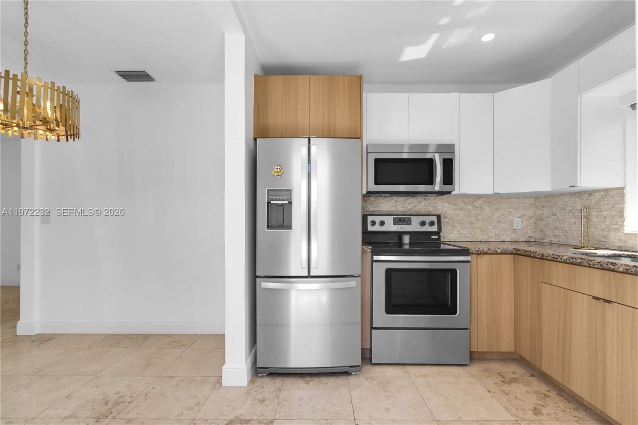 6376 SW 20th St, Unit n/a, Miami, FL 33155 Photo