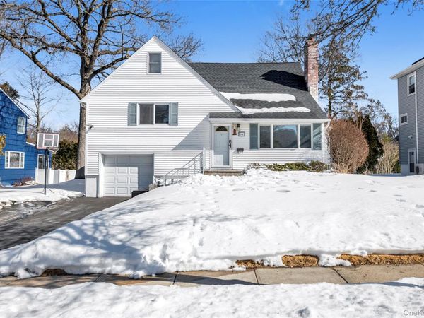 34 Roxbury Road , Port Washington, NY 11050