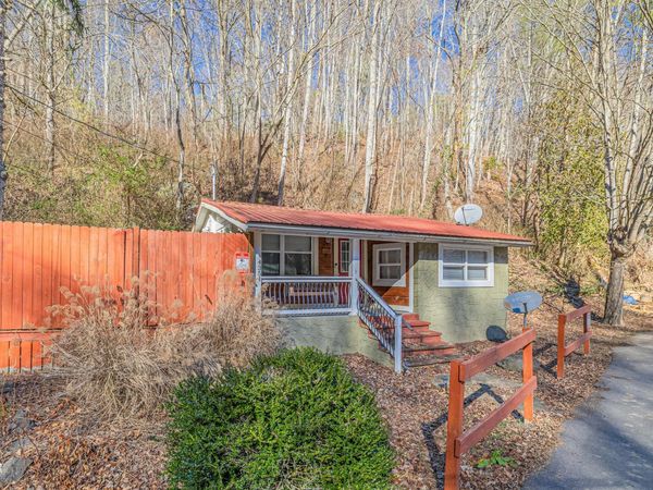 4351 Manis Hollow Road, Gatlinburg, TN 37738