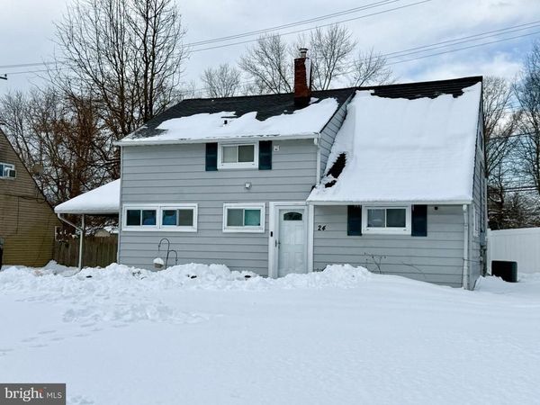 24 ROUNDWOOD LANE, LEVITTOWN, PA 19055