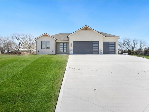 20322 166th Street, Basehor, KS 66007