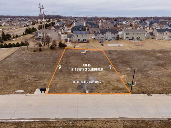 1714 E 59TH Court , Davenport, IA 52807