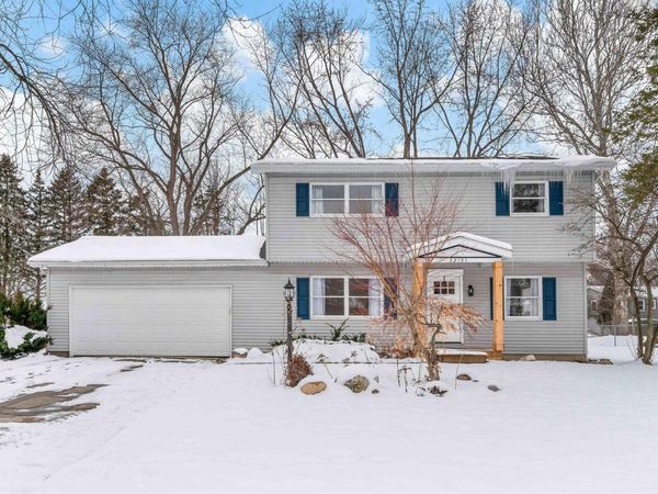 52191 Carriage Hills Drive, South Bend, IN 46635