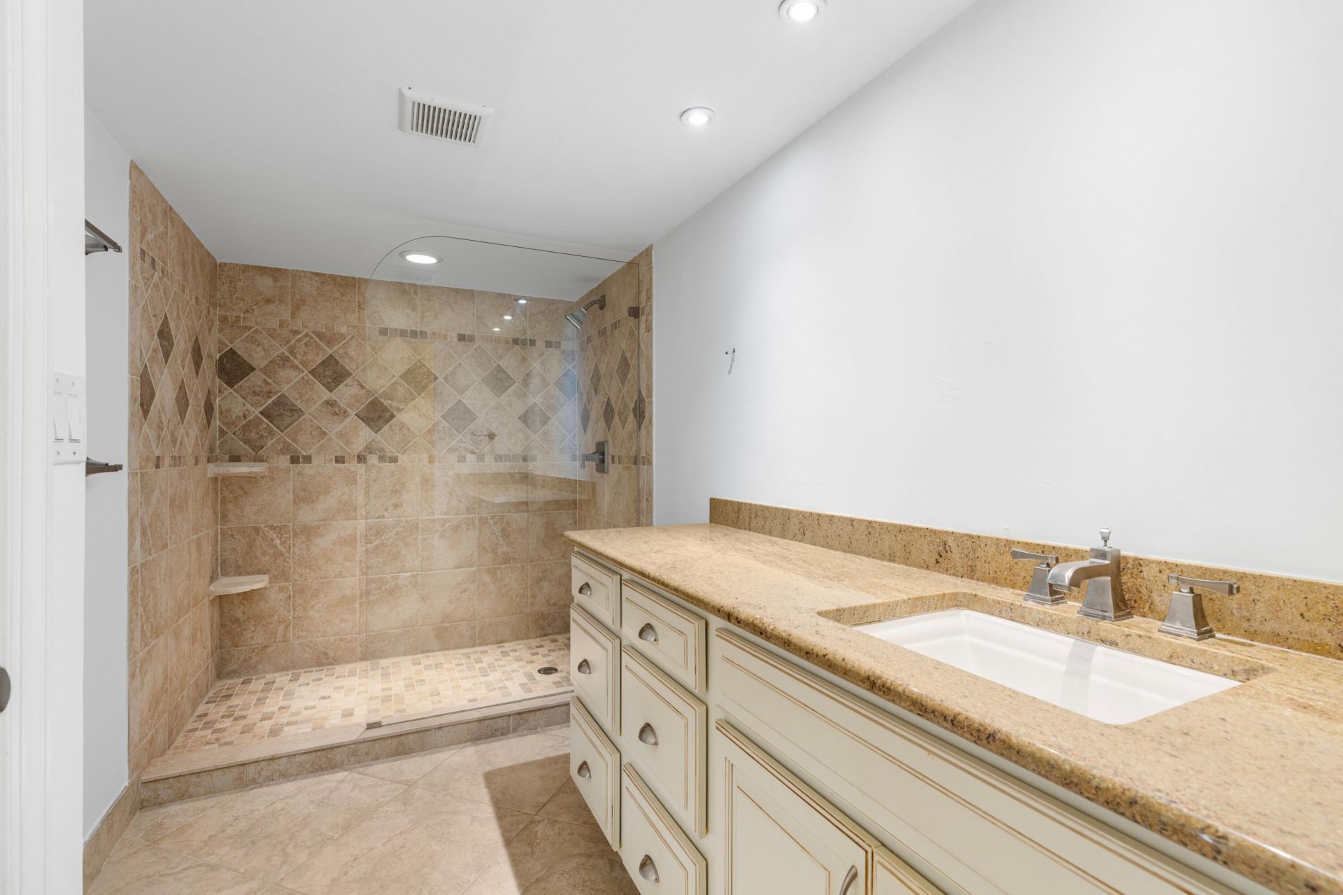 600 Executive Center Drive, Unit 111, West Palm Beach, FL 33401 Photo