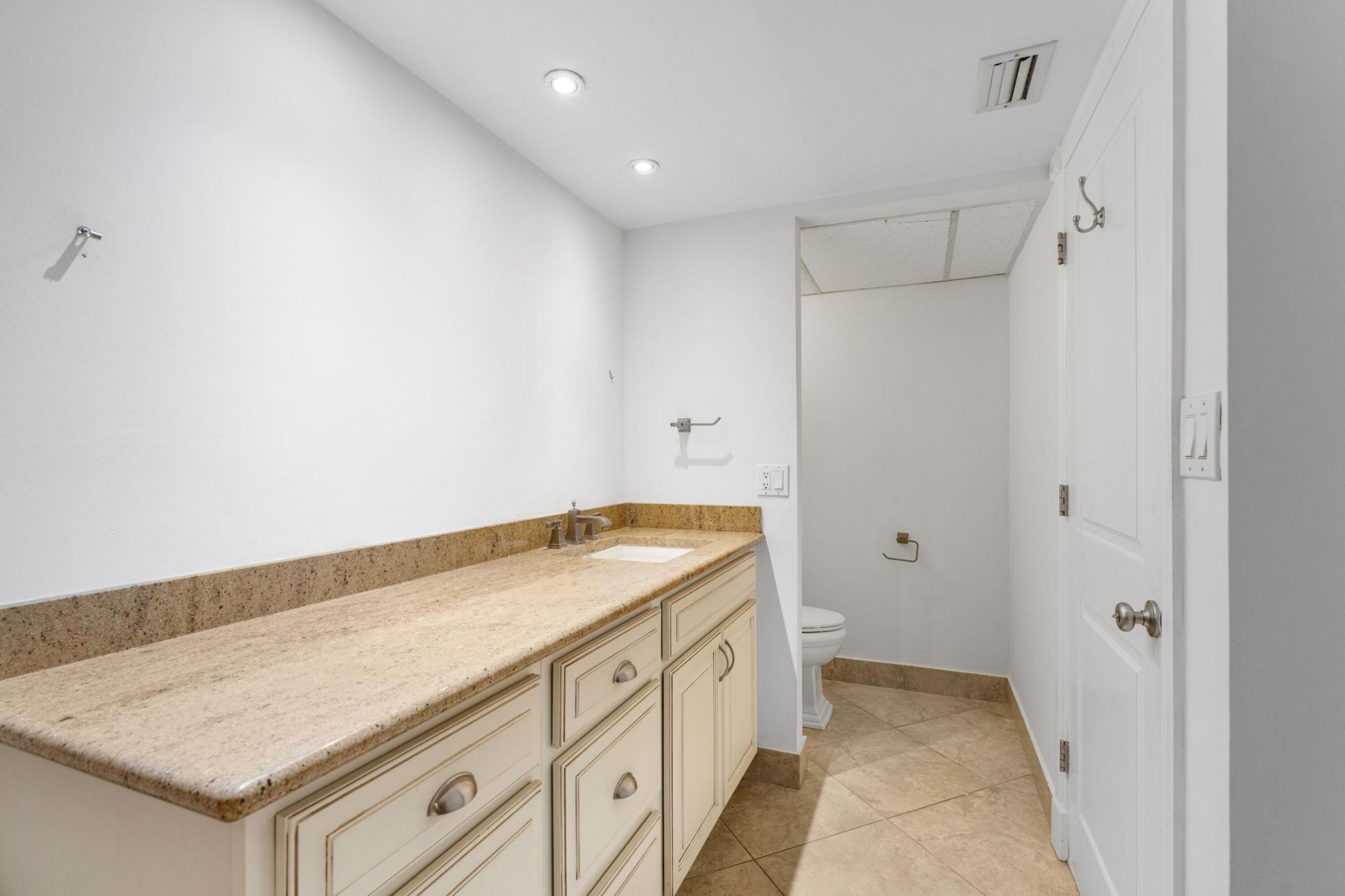 600 Executive Center Drive, Unit 111, West Palm Beach, FL 33401 Photo