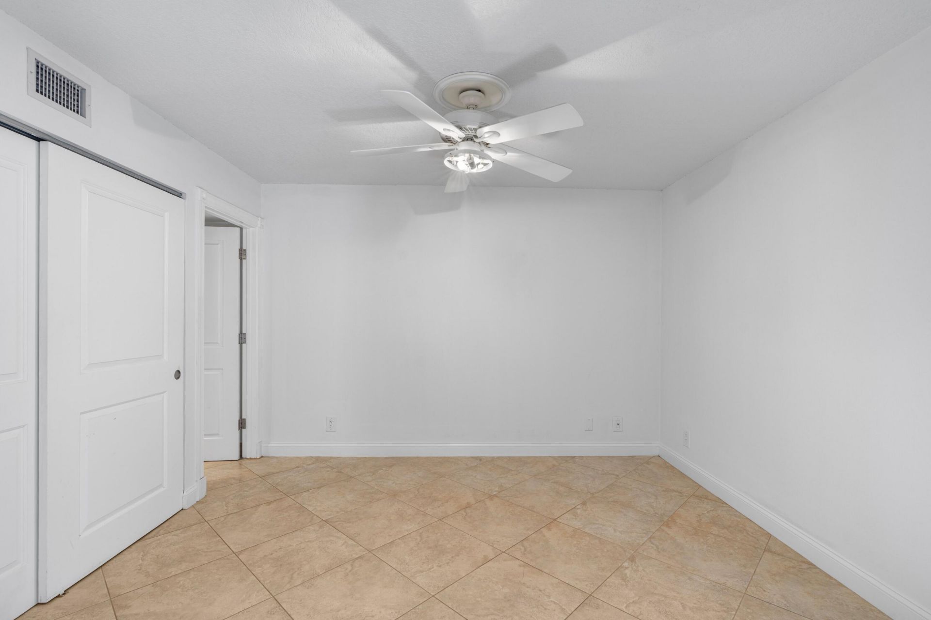 600 Executive Center Drive, Unit 111, West Palm Beach, FL 33401 Photo