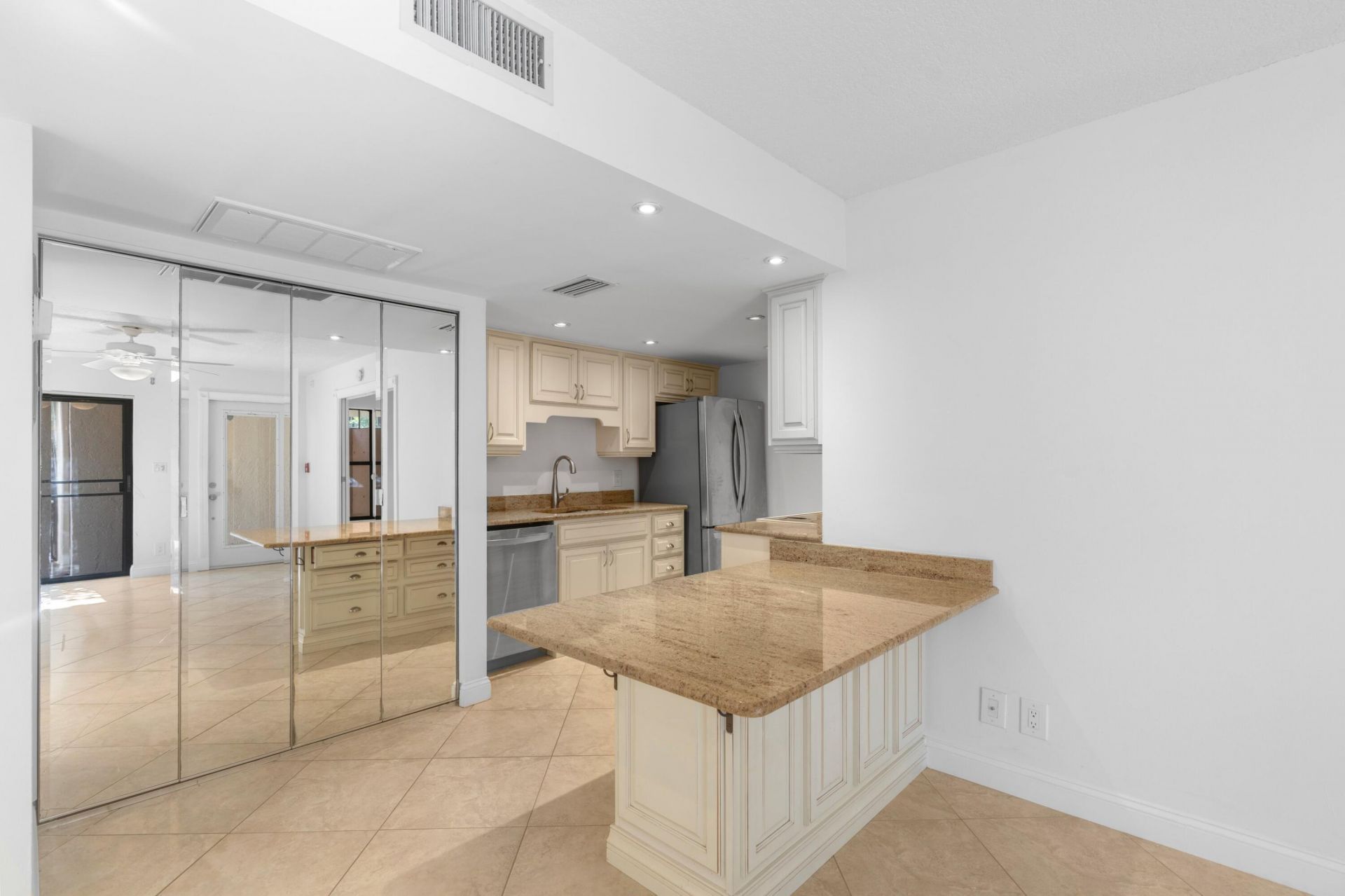 600 Executive Center Drive, Unit 111, West Palm Beach, FL 33401 Photo