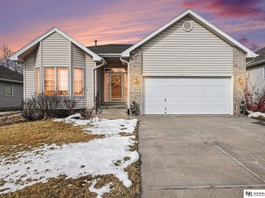 17094 Western Avenue, Omaha, NE 68118
