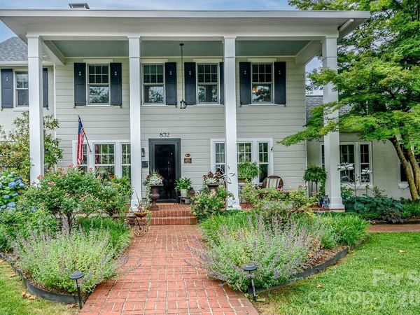 832 4th Avenue W, Hendersonville, NC 28739