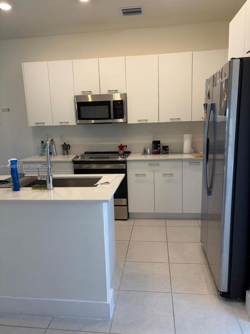 8001 NW 41st St , Unit F-310, Doral, FL 33166 Photo