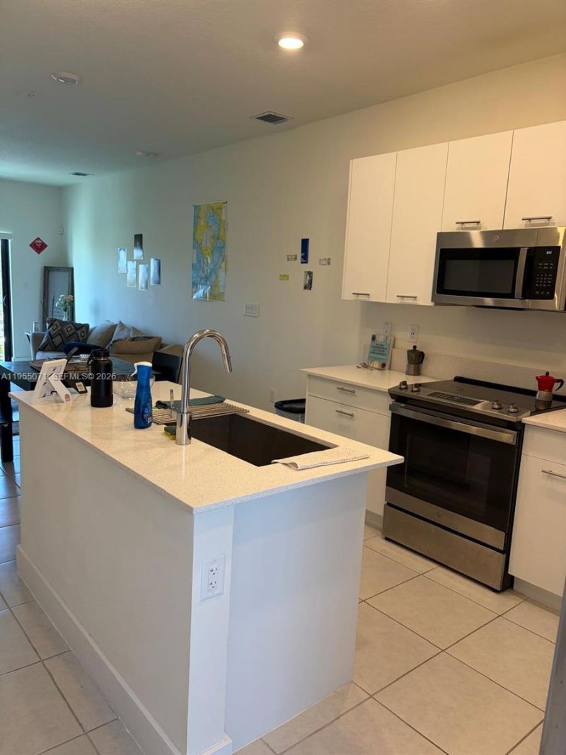 8001 NW 41st St , Unit F-310, Doral, FL 33166 Photo