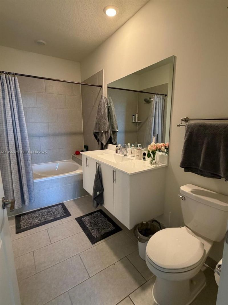 8001 NW 41st St , Unit F-310, Doral, FL 33166 Photo