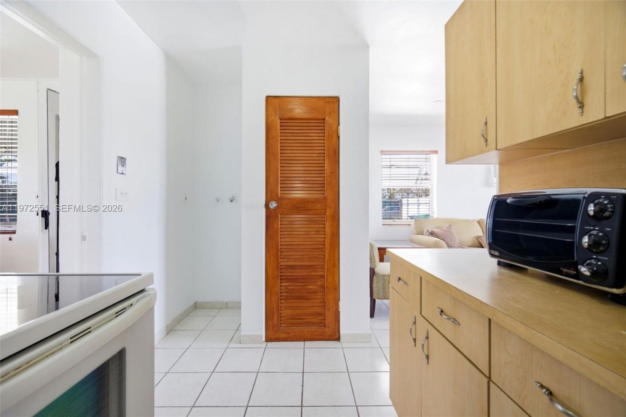 10720 SW 55th Ter, Miami, FL 33165 Photo