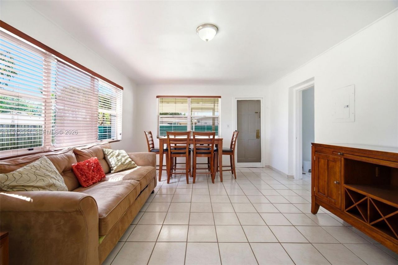 10720 SW 55th Ter, Miami, FL 33165 Photo