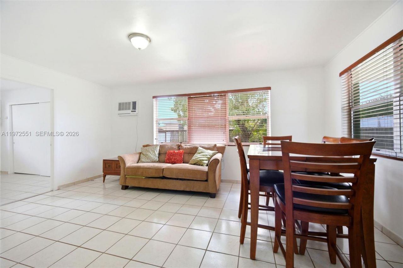 10720 SW 55th Ter, Miami, FL 33165 Photo