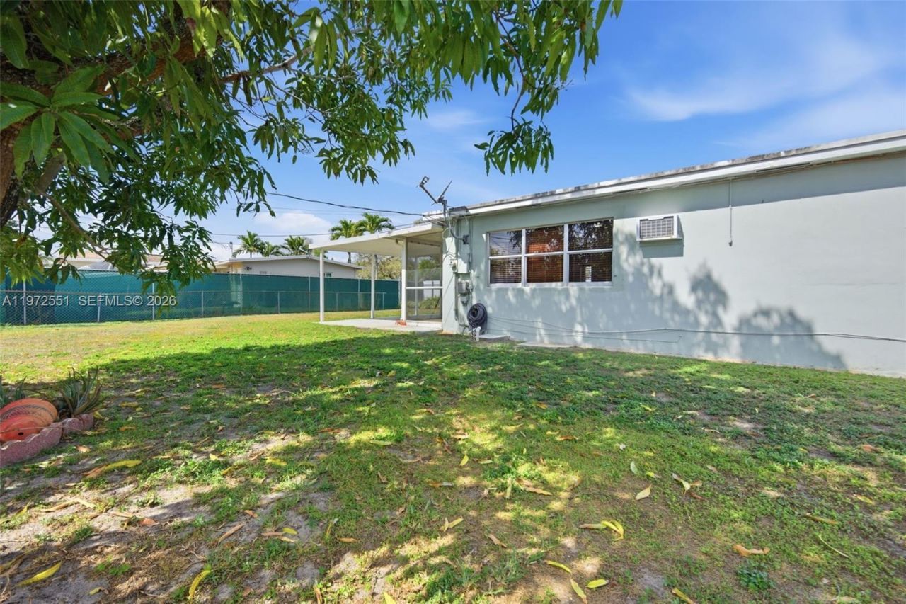 10720 SW 55th Ter, Miami, FL 33165 Photo