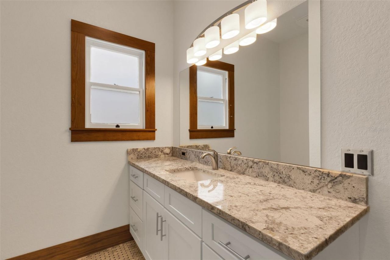 711 E Lime Street , Lakeland, FL 33801 Photo