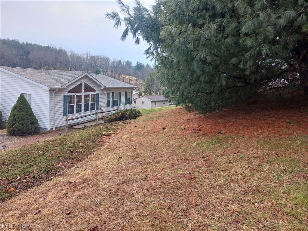 111 Everson Road, Belpre, OH 45714 Main Photo