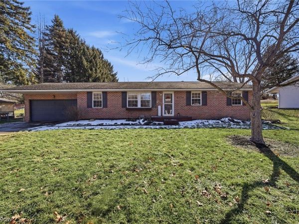 2776 Brouse Street NW, Uniontown, OH 44685