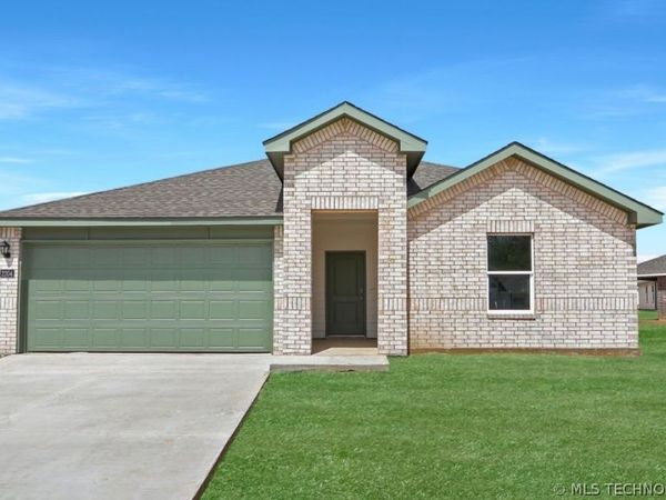 2204 E Toledo Street , Broken Arrow, OK 74011