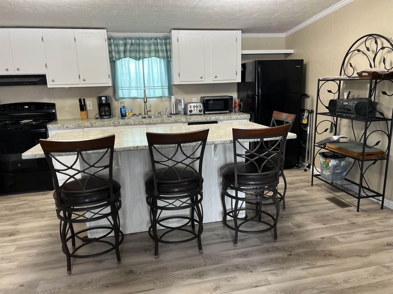 1617 Crystal Lake Dr.  Photo 15