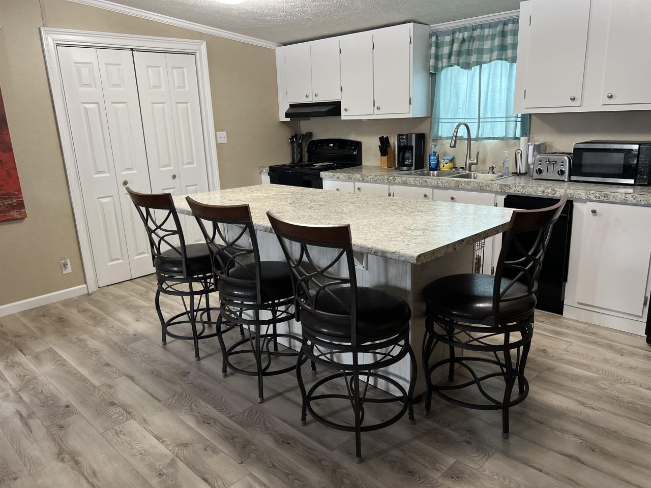 1617 Crystal Lake Dr.  Photo 17