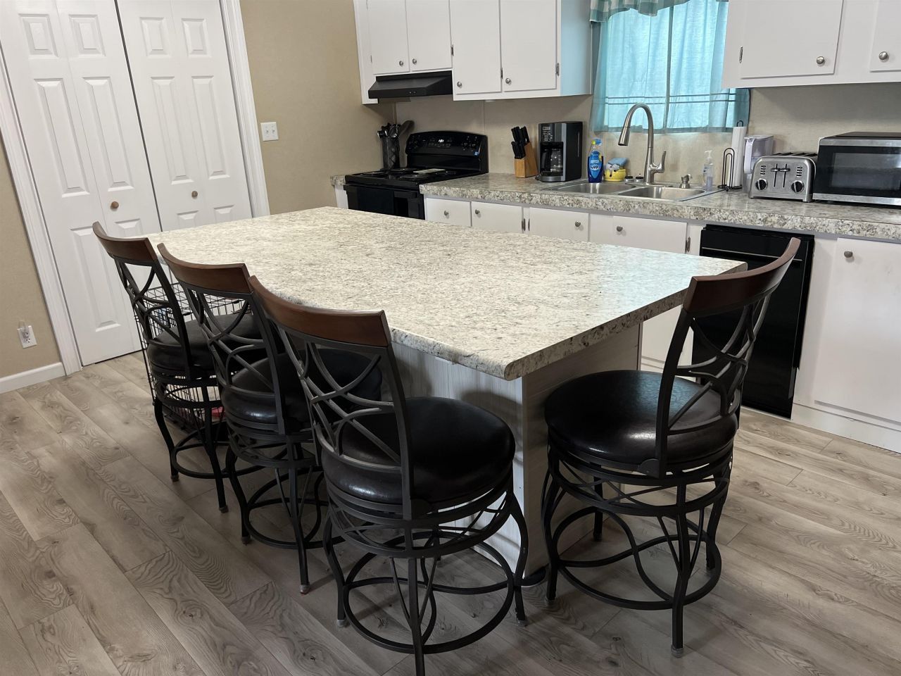 1617 Crystal Lake Dr. Photo 17