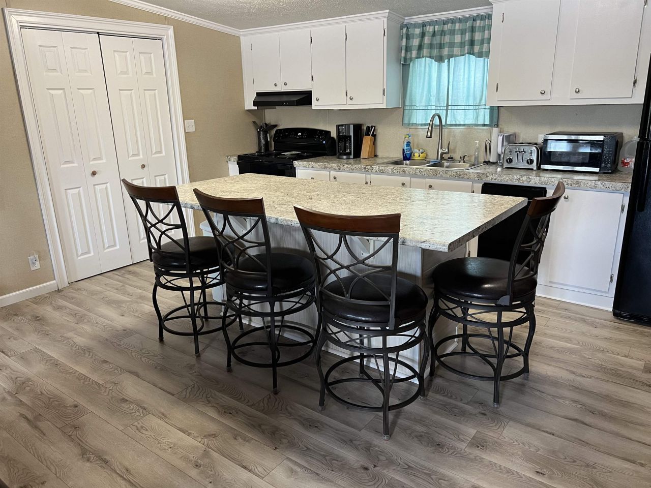 1617 Crystal Lake Dr. Photo 18