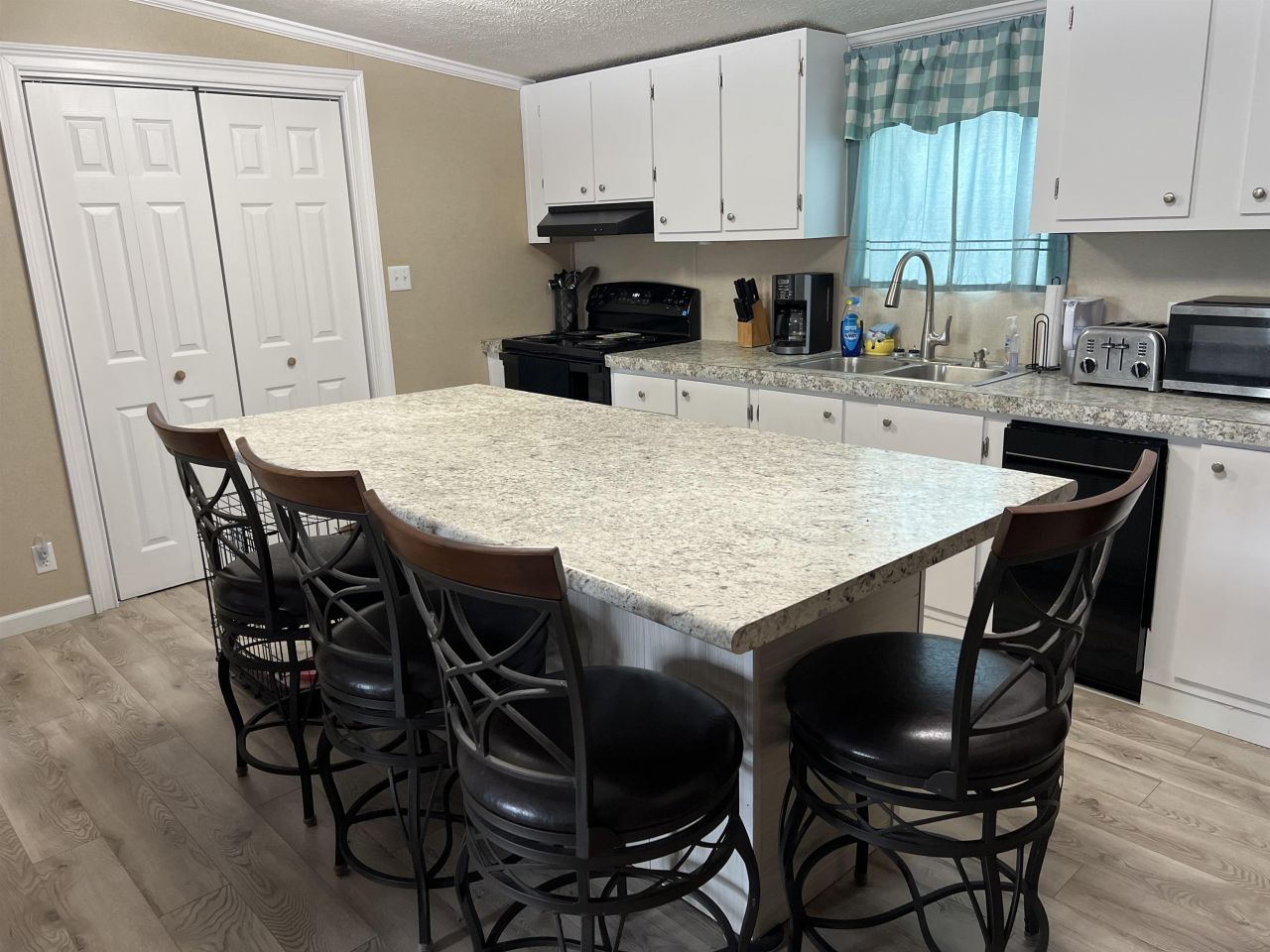 1617 Crystal Lake Dr.  Photo 25