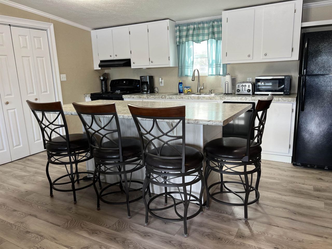 1617 Crystal Lake Dr.  Photo 28