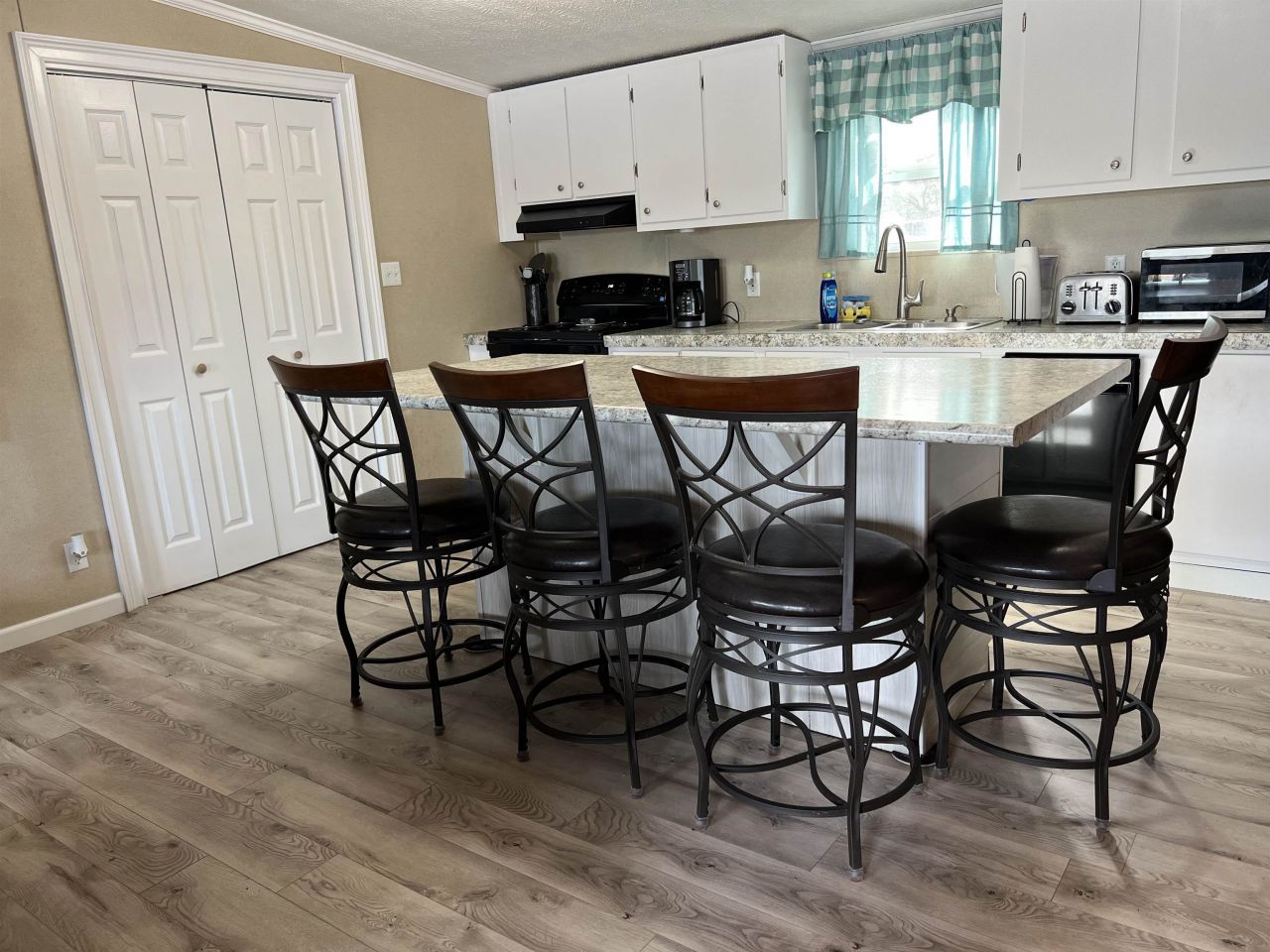 1617 Crystal Lake Dr.  Photo 29